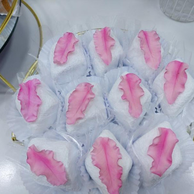 مقروط اللوز