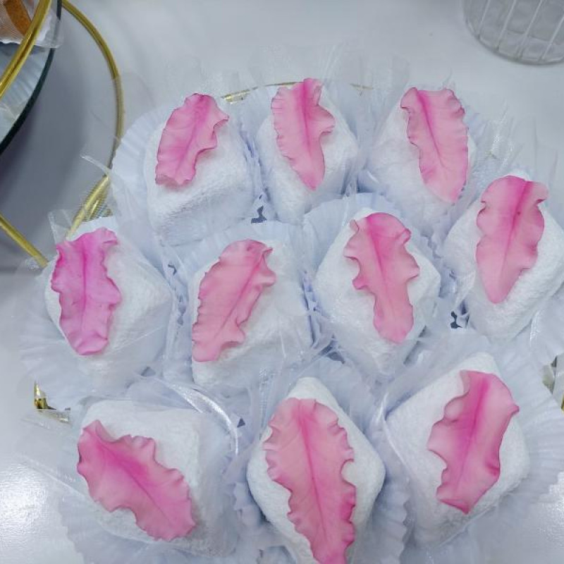 مقروط اللوز